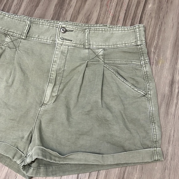 ANTHROPOLOGIE PILCRO PLEATED SHORTS 32 - Picture 2 of 16